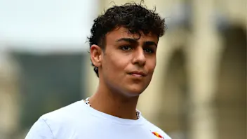 参加 F1 比赛的 10 位最年轻的车手——以及他们的表现