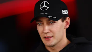 拉塞尔对迈凯轮在日本训练中的“意外”步伐保持警惕