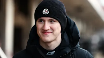 亚历克斯·邓恩 (Alex Dunne) 在 2026 年 F2 赛季前加入高山学院