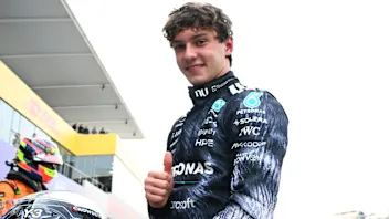 安东内利在日本领先拉塞尔夺得杆位