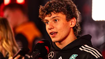 安东内利称赞梅赛德斯在拉斯维加斯“救赎”后的“冒险”策略