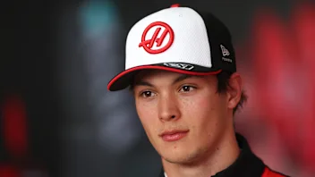 第一圈“头灯下的鹿”惊吓后，贝尔曼获得第五名