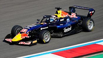 帕莫夫斯基在上海夺得 F1 学院首座杆位