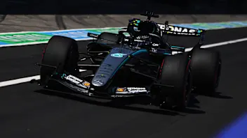 拉塞尔在日本大奖赛 FP1 中以 1-2 领先梅赛德斯