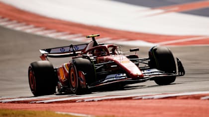 FP1：Sprint 赛制回归，塞恩斯在唯一的美国大奖赛练习赛中领先法拉利队友勒克莱尔