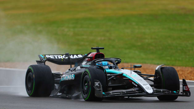 FP3：拉塞尔在银石赛道的湿地决赛练习中领先英国同胞汉密尔顿和诺里斯