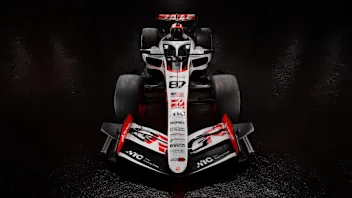 查看哈斯 2026 年涂装​​设计的各个角度