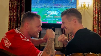 哈斯首次亮相 10 年后的最佳场外时刻