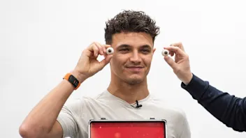 诺里斯为伦敦杜莎夫人蜡像馆打造首座雕像