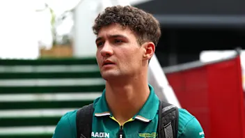 杰克·克劳福德 (Jak Crawford) 与阿斯顿·马丁 (Aston Martin) 一起参加阿布扎比 FP1 比赛