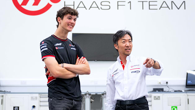 小松分享了他如何为贝尔曼的首个 F1 赛季做准备，他强调两名新车手不会阻碍哈斯