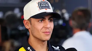 Lindblad 承认在墨西哥 FP1 比赛之前感到“紧张”