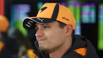 诺里斯和皮亚斯特里解释中国的赛前问题