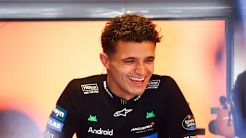 诺里斯赞扬汉密尔顿、维特尔等人的支持