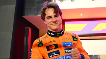 皮亚斯特里击败拉塞尔和诺里斯夺得卡塔尔短跑杆位