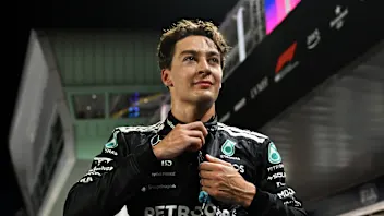 罗素向新加坡GP杆收取Verstappen