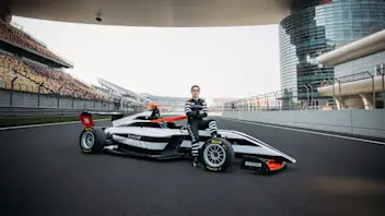 娜塔莉亚·格拉纳达 (Natalia Granada) 完成 2026 年 F1 学院发车赛