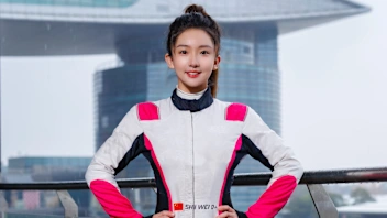 石伟重返2026年首位外卡车手