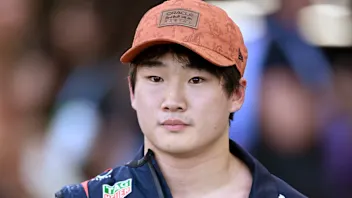 角田指责劳森“总是故意做某事”