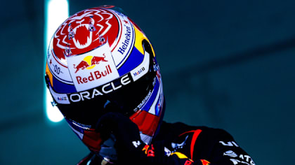 Verstappen透露2025赛季的头盔设计时，他就“回到根源”