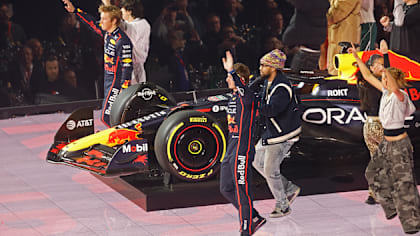 观看：红牛在F1 75 Live期间以壮观风格揭示他们的2025年汽车制服
