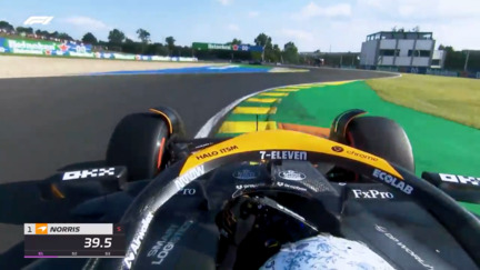 观看：与兰多·诺里斯 (Lando Norris) 一起骑行，在布达佩斯创下周五最快圈速