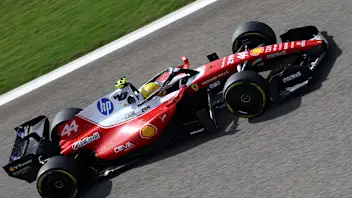 谁在第一次巴林测试的第三天驾驶